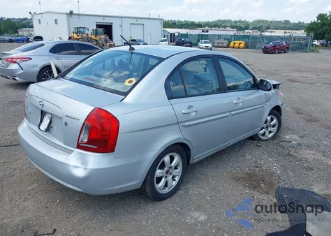 2006 Hyundai Accent Gls z USA, uszkodzony, nr VIN KMHCN46C86U011087